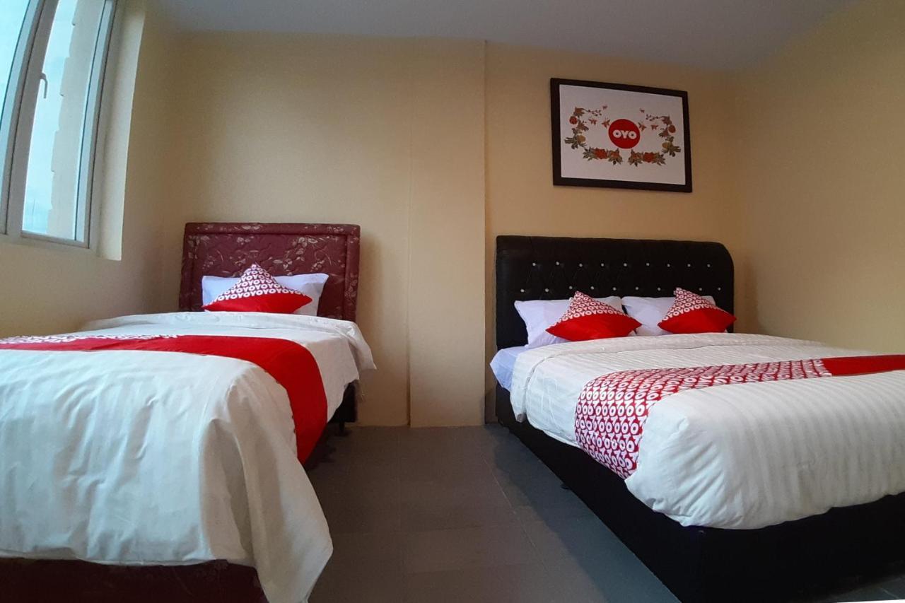 Oyo 1053 Angelyn Home Stay Medan Exteriör bild