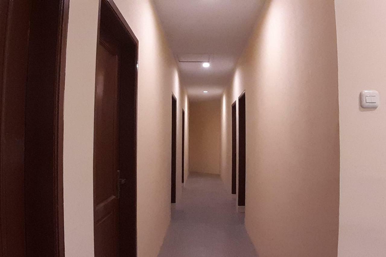 Oyo 1053 Angelyn Home Stay Medan Exteriör bild