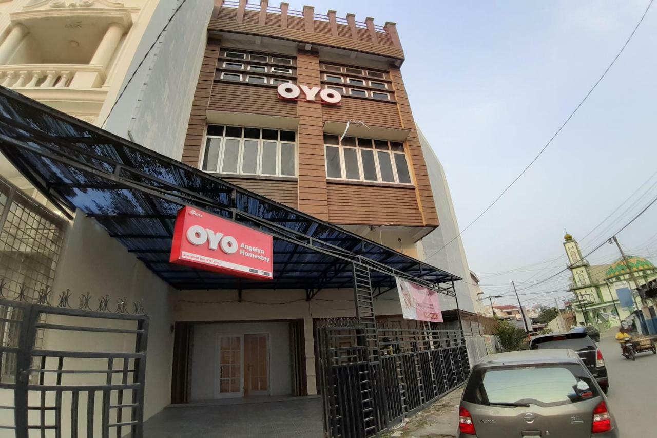 Oyo 1053 Angelyn Home Stay Medan Exteriör bild