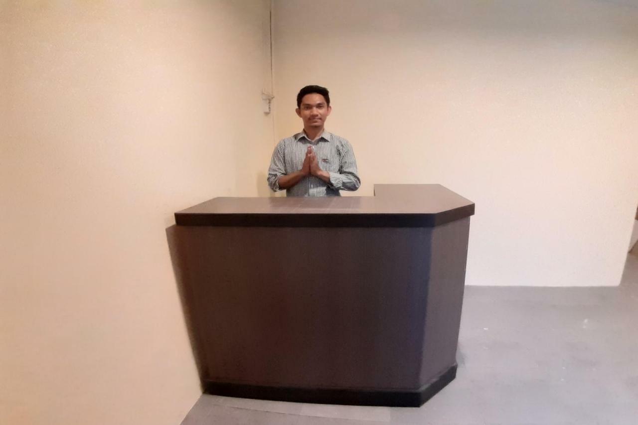 Oyo 1053 Angelyn Home Stay Medan Exteriör bild