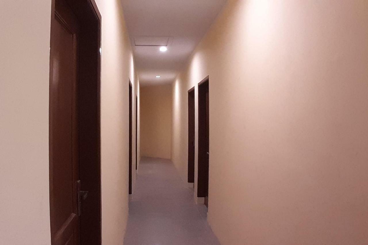 Oyo 1053 Angelyn Home Stay Medan Exteriör bild