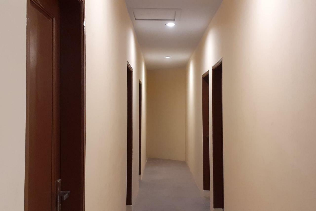 Oyo 1053 Angelyn Home Stay Medan Exteriör bild