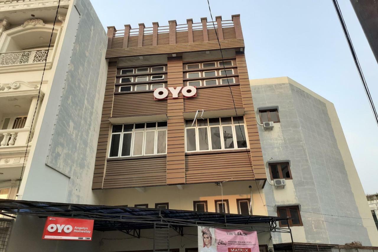 Oyo 1053 Angelyn Home Stay Medan Exteriör bild